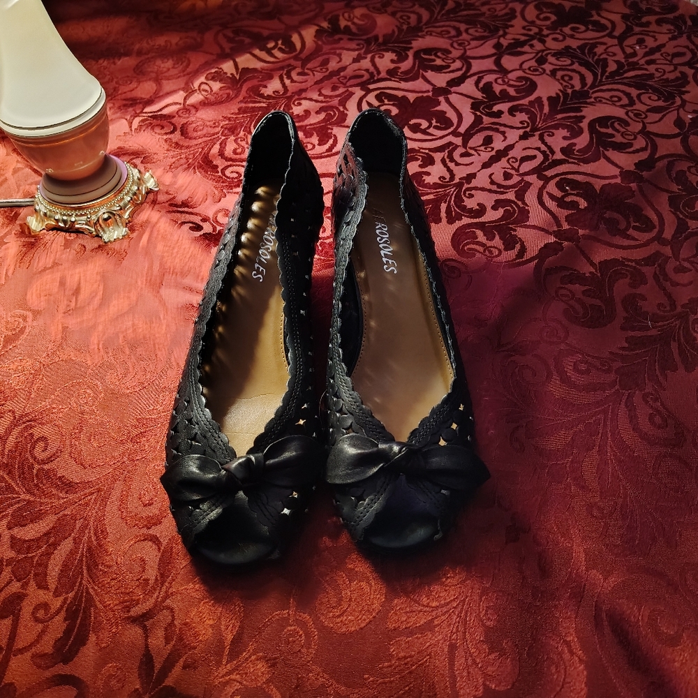 Bowtie wedge heels